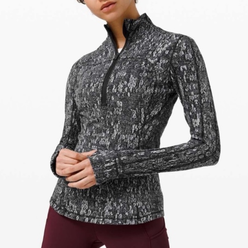 Lululemon 1/2 Zip in Black and White